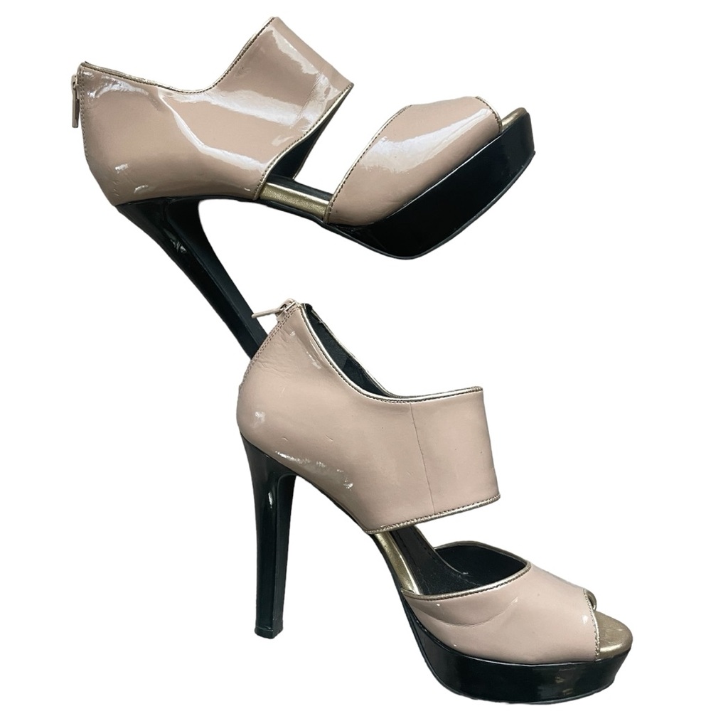 BCBGeneration high heels peep toe beige/tan/black patent leather size 6.5